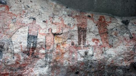 Cuesta Palmarito some full striped figures, red with hair